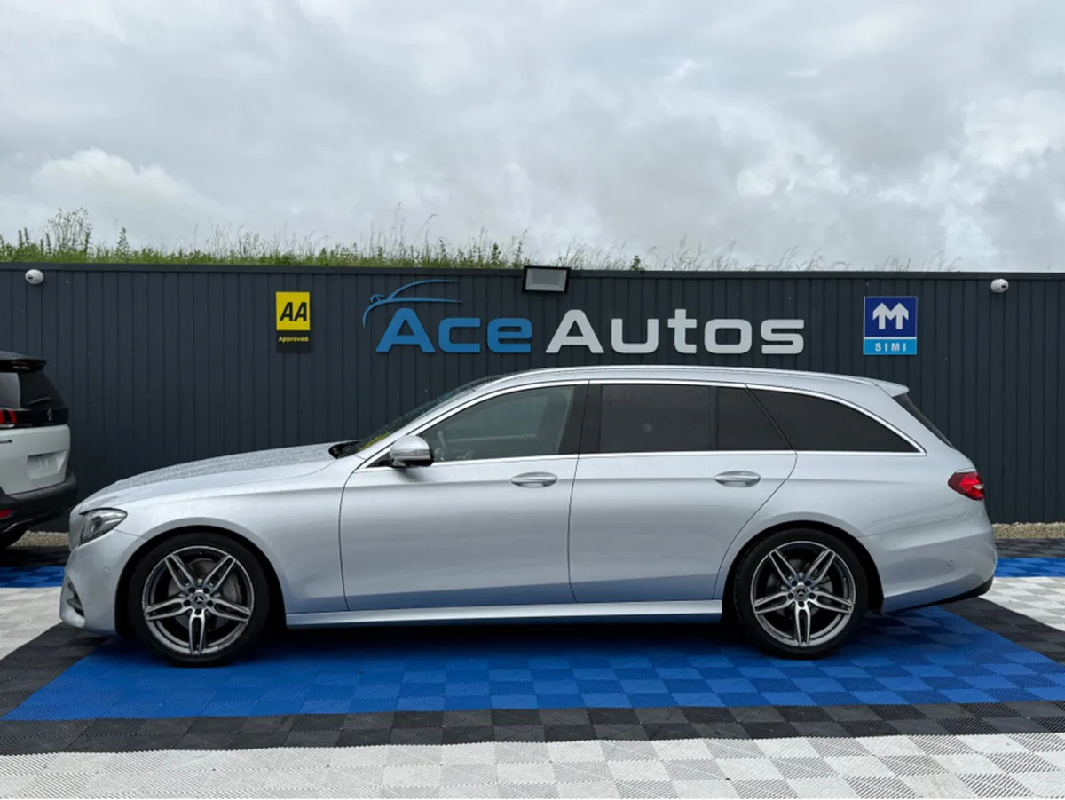 Mercedes-Benz E-Class EXCLUSIVE - 2.0L DIESEL - AU - Image 4