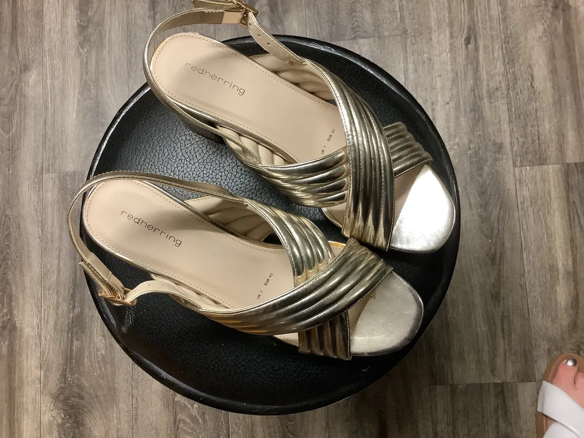 Gold sandals size 7 (40) - Image 1