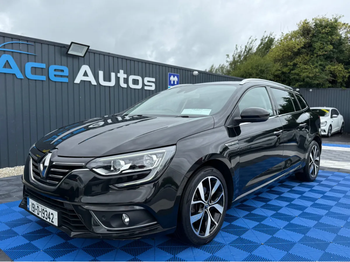 Renault Megane ICONIC - 1.3 PETROL - MANUAL - 12M - Image 2