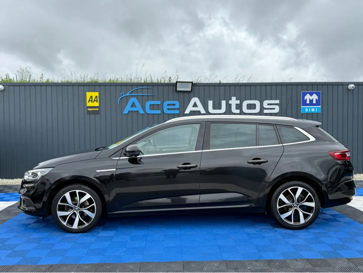 Renault Megane ICONIC - 1.3 PETROL - MANUAL - 12M - Image 4