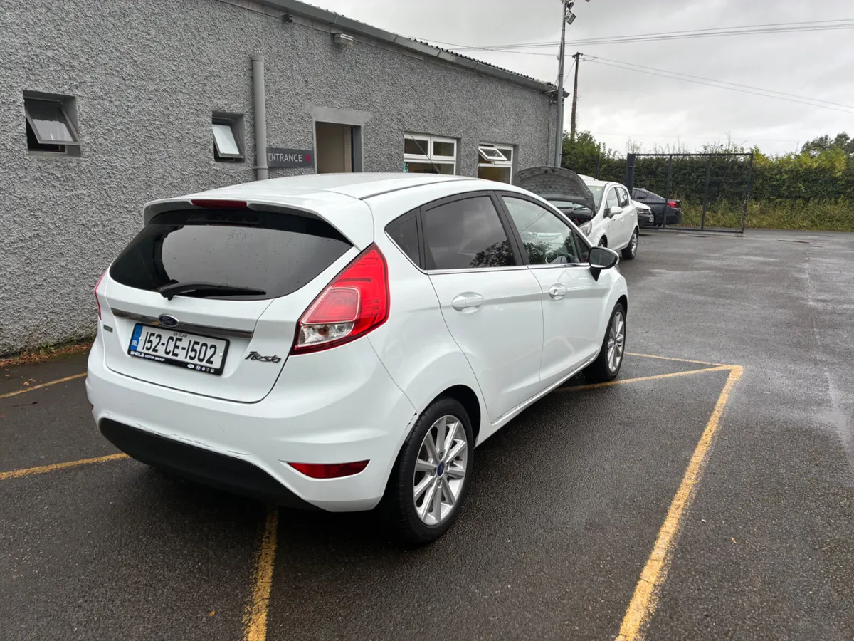 Ford Fiesta 2015 - Image 2