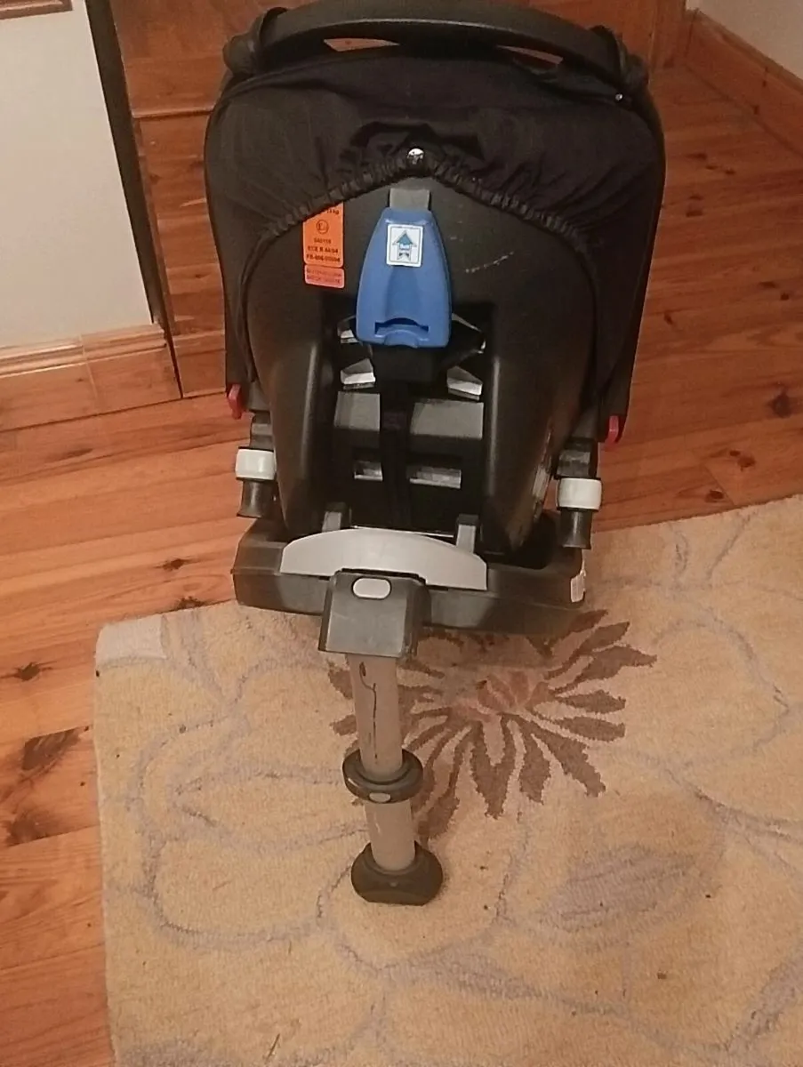 Isofix baby car seat, like new,60 Euro - Image 4