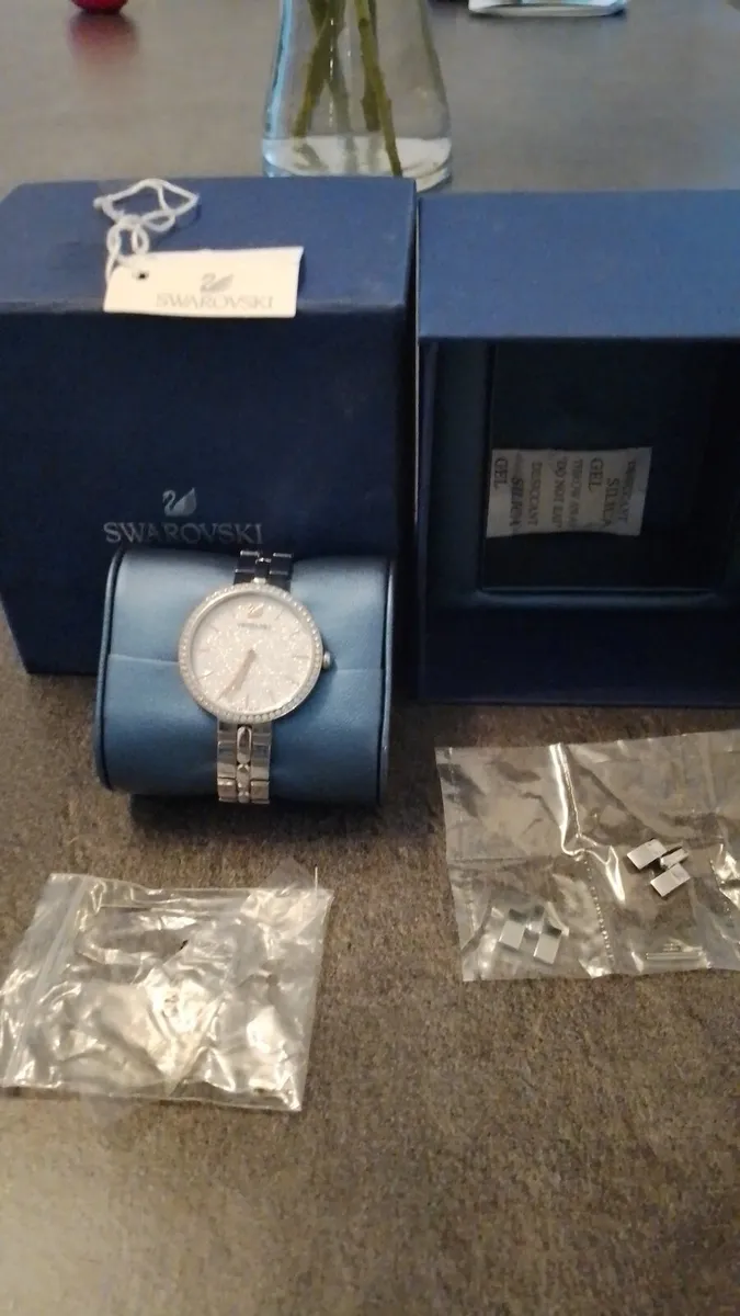 Swarovski cosmopolitan watch - Image 3