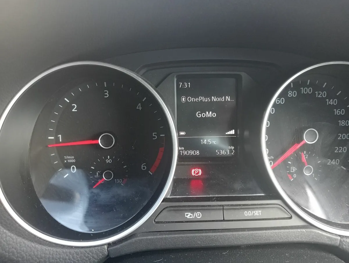 Volkswagen Polo 2015 - Image 2