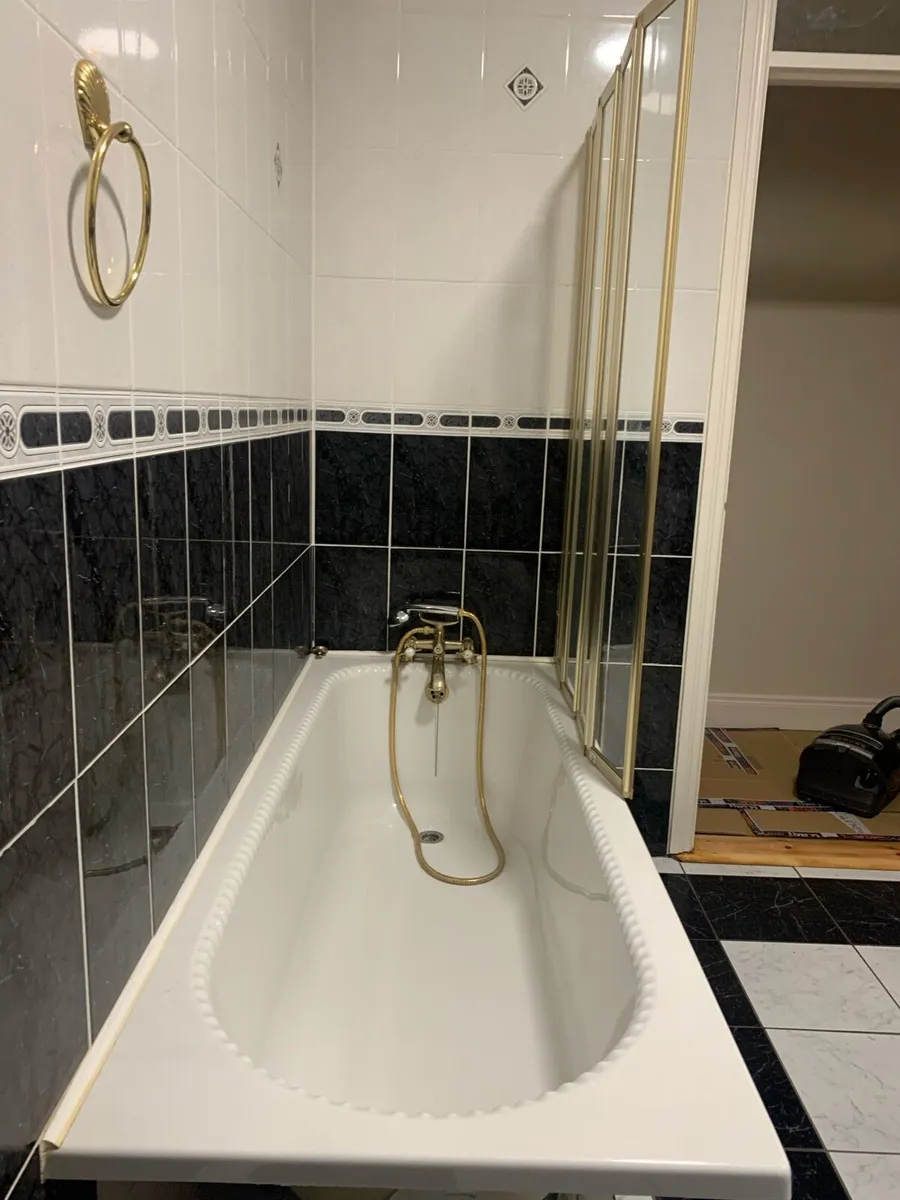 Bath,surround,foldable screen