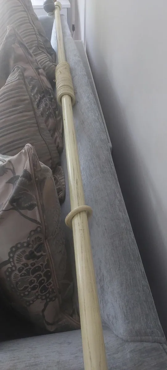 Curtain pole - Image 1