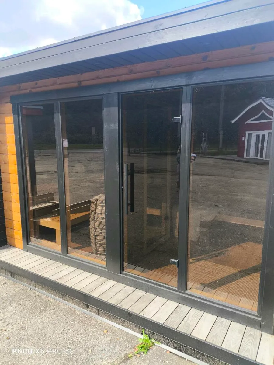 Sauna/changing room - Image 1