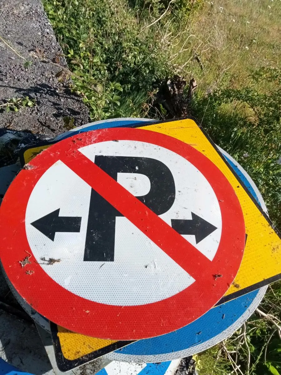 Road signs - Image 1