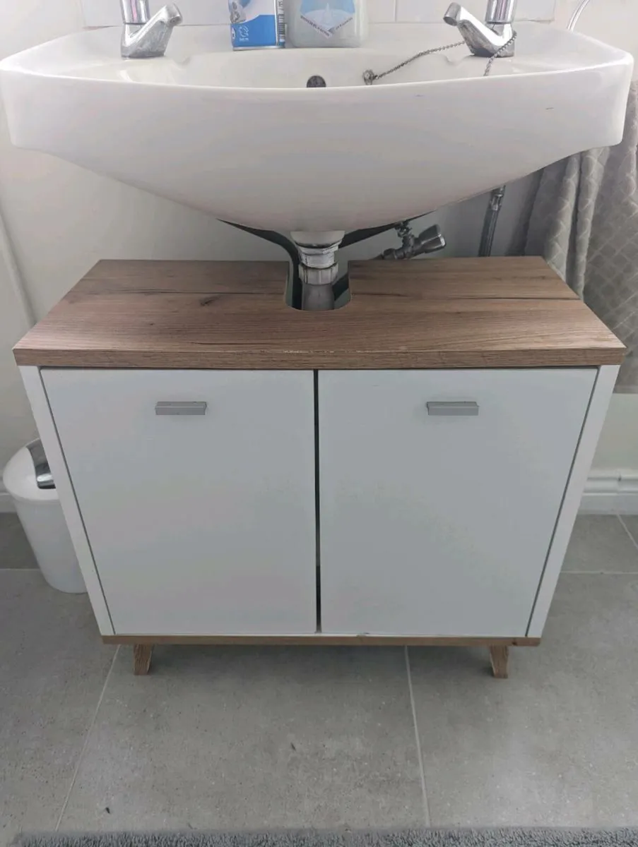 Bathroom Drawer and Press - Image 2