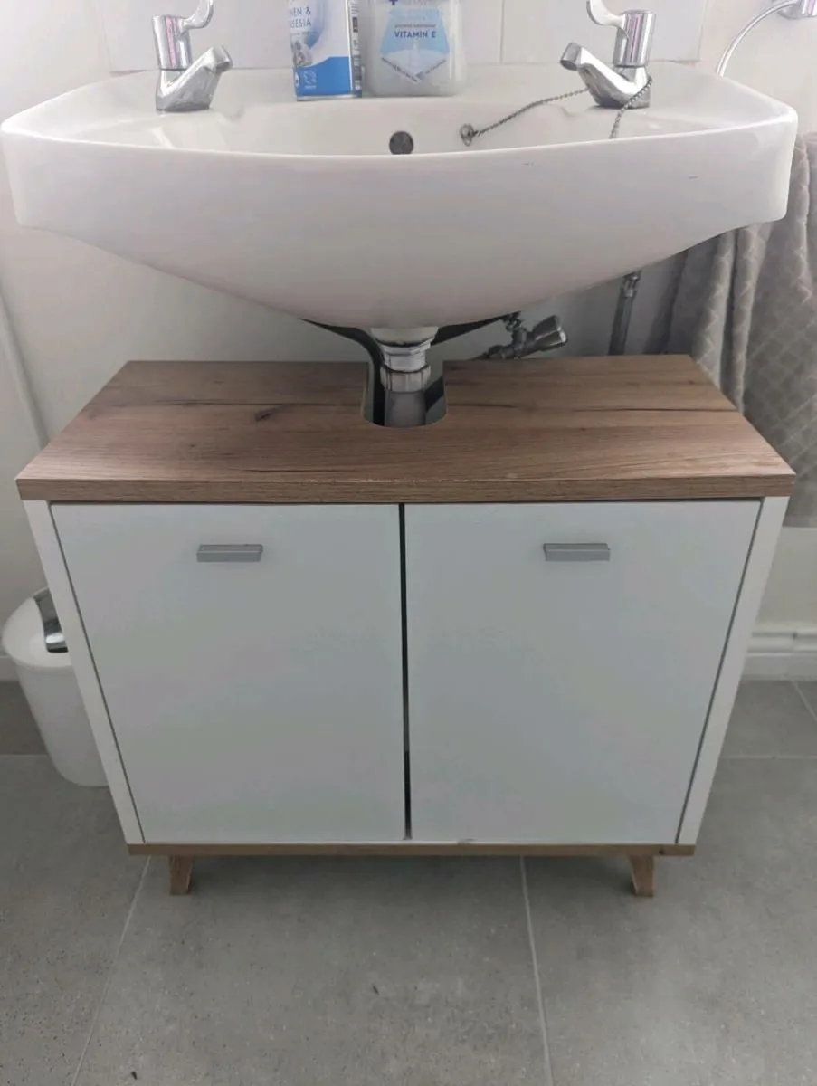 Bathroom Drawer and Press - Image 3