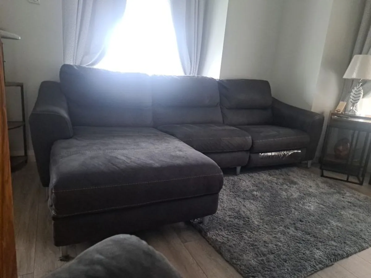 couch - Image 1