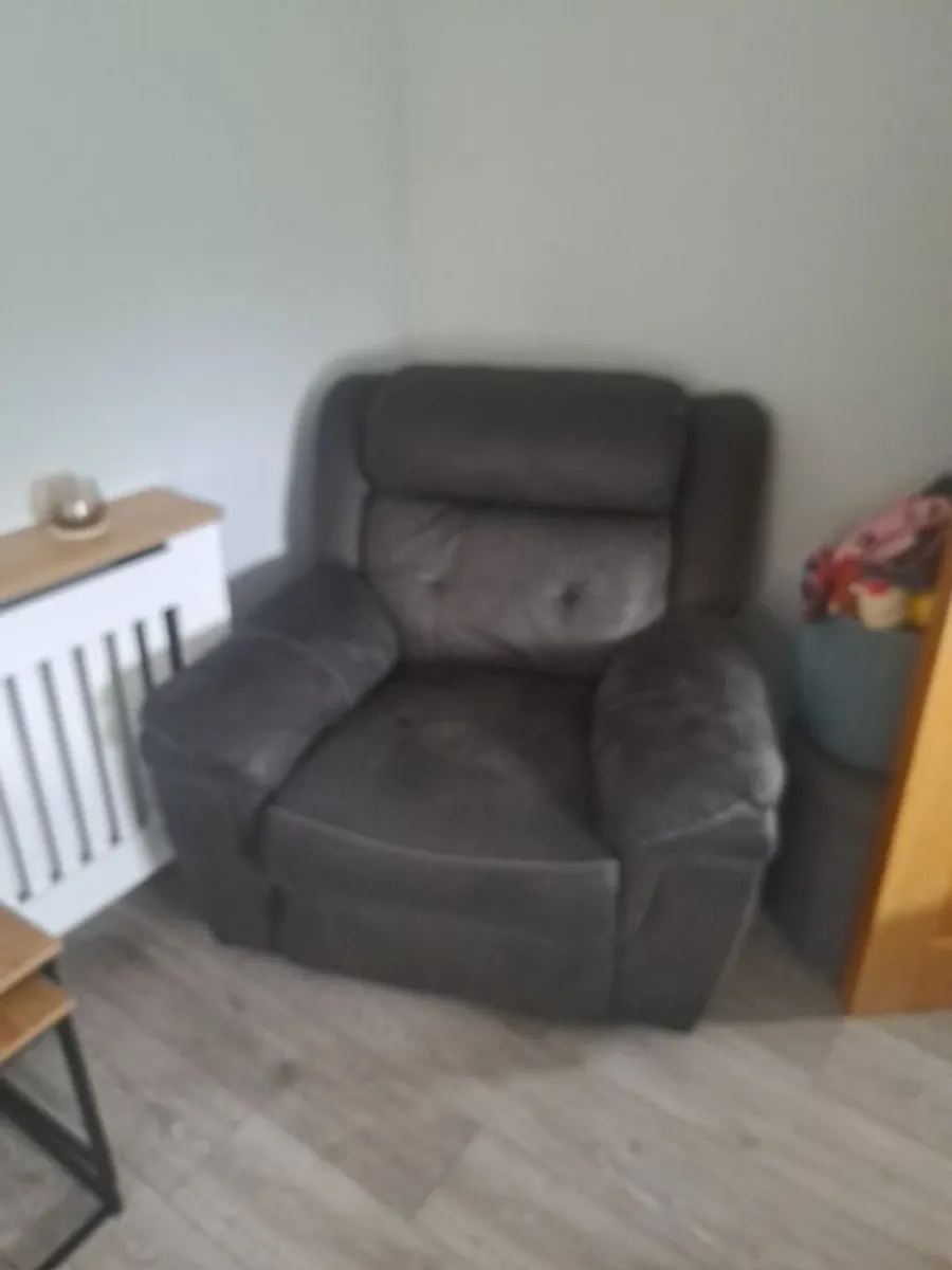 couch - Image 2