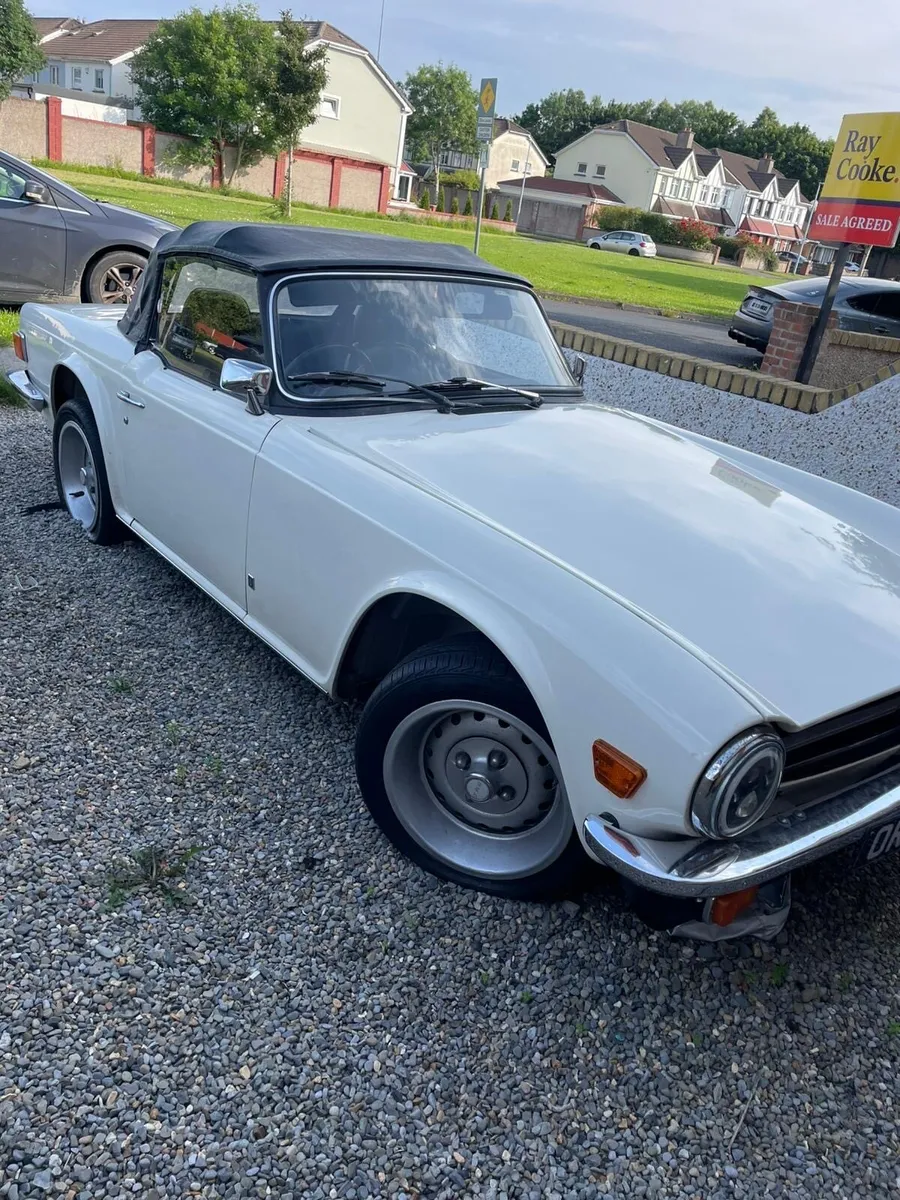 Triump Tr6 1975 - Image 1