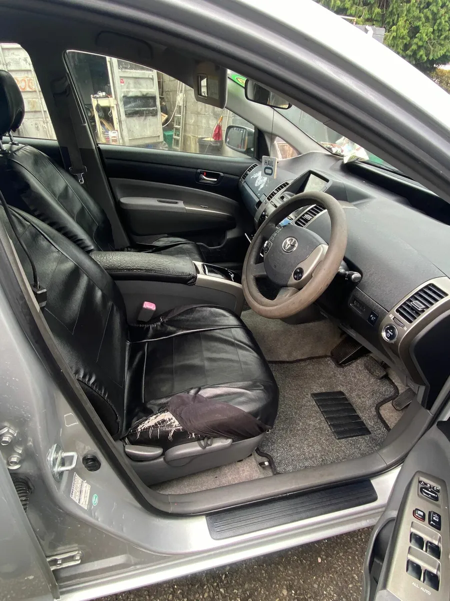 Toyota prius 2011 - Image 3