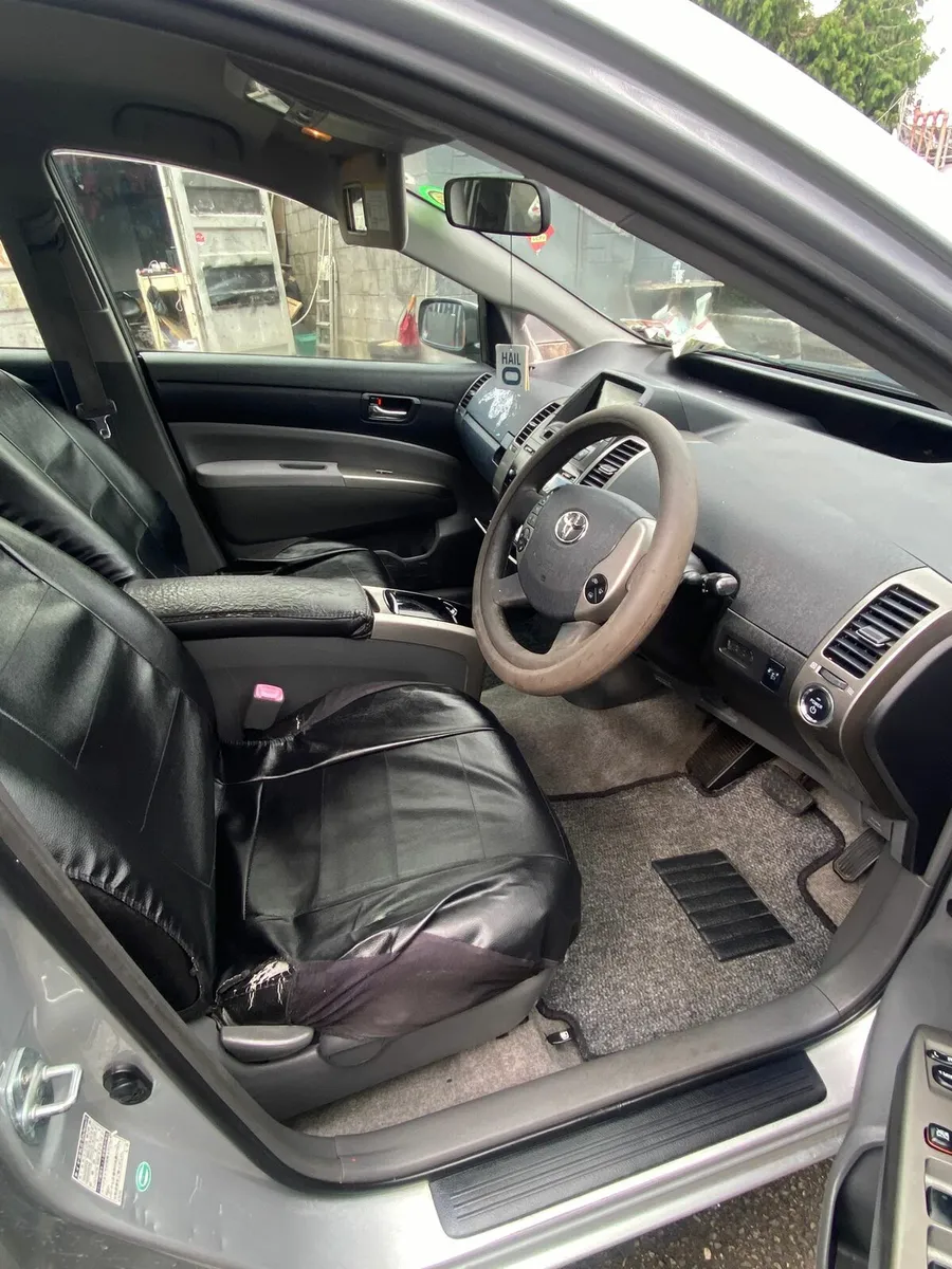 Toyota prius 2011 - Image 4