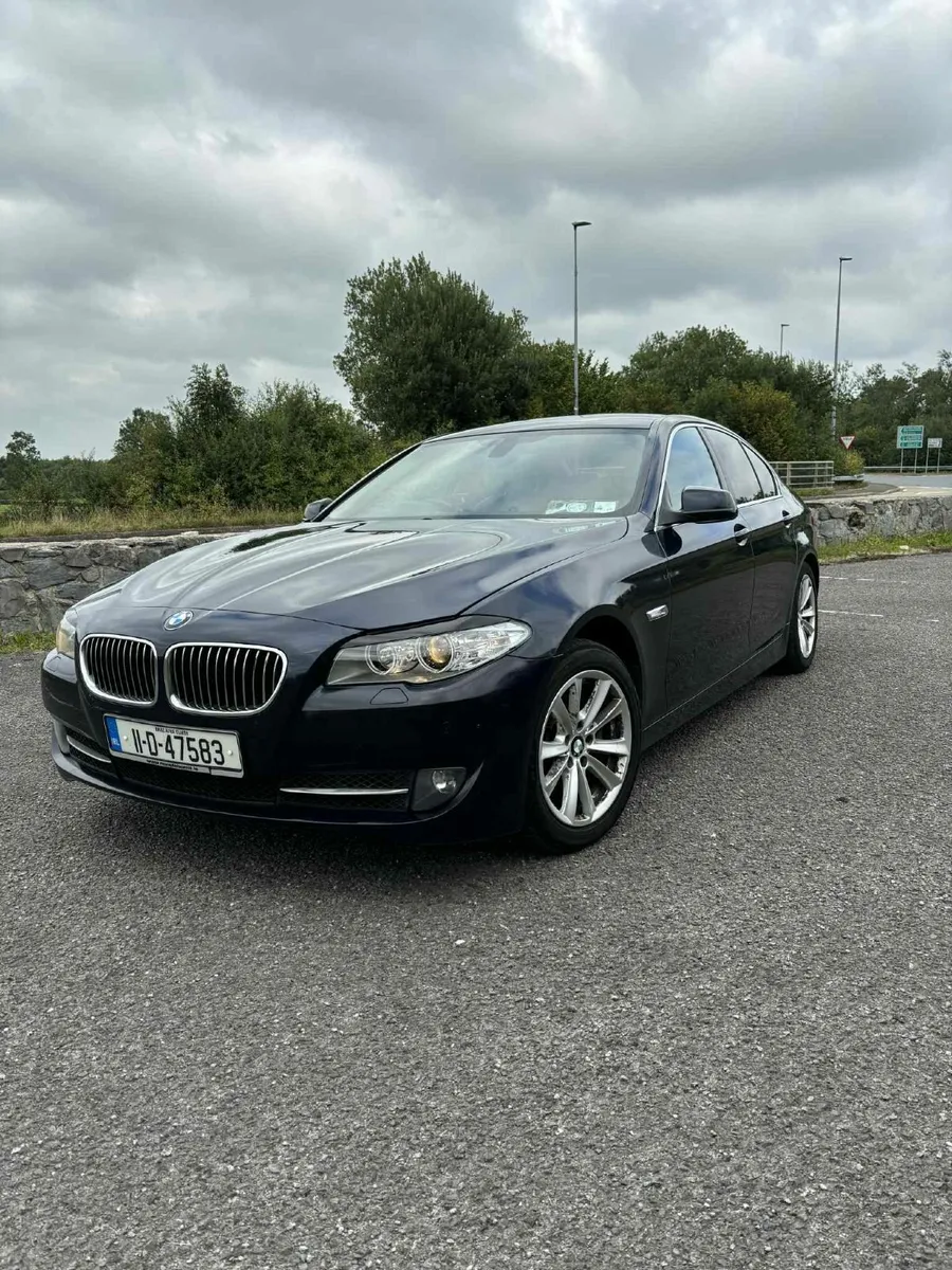 BMW 5-Series 2011 - Image 1