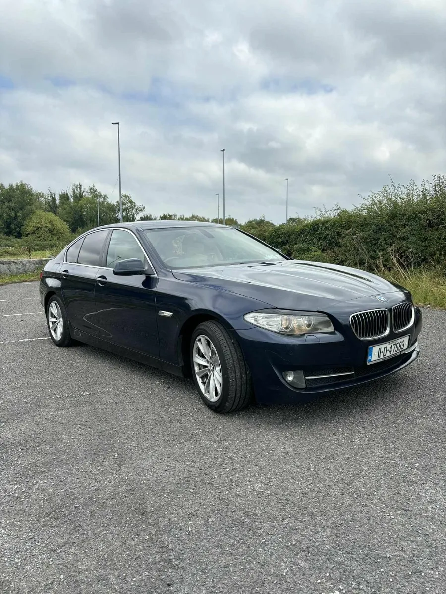 BMW 5-Series 2011 - Image 2
