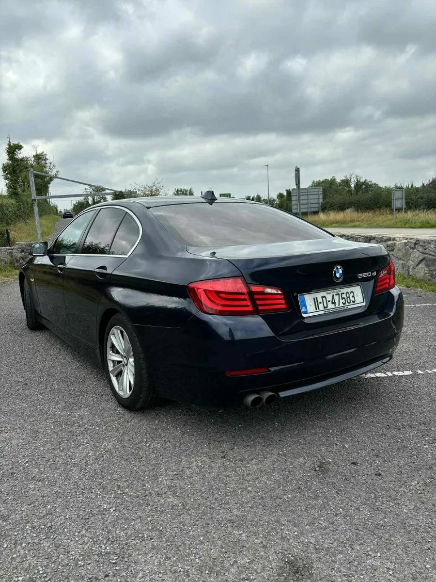 BMW 5-Series 2011 - Image 3