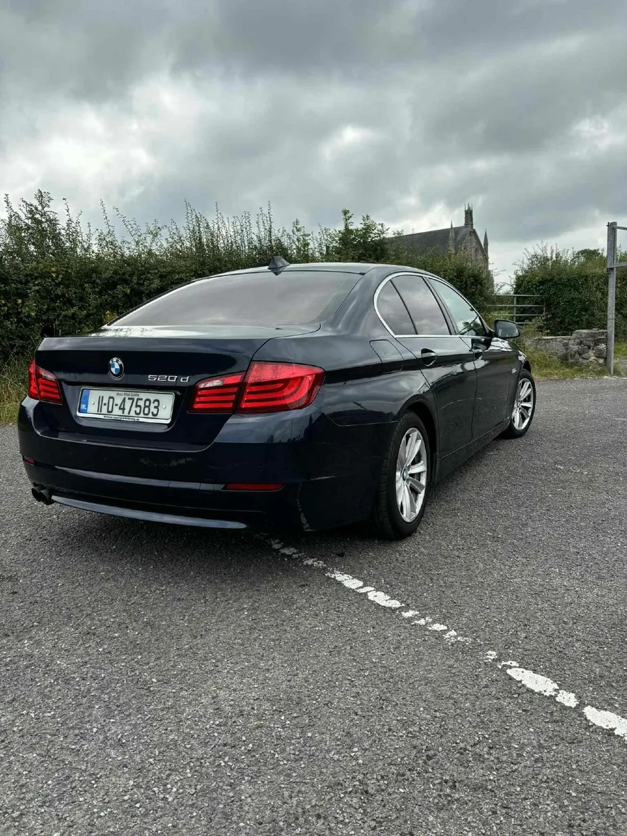 BMW 5-Series 2011 - Image 4