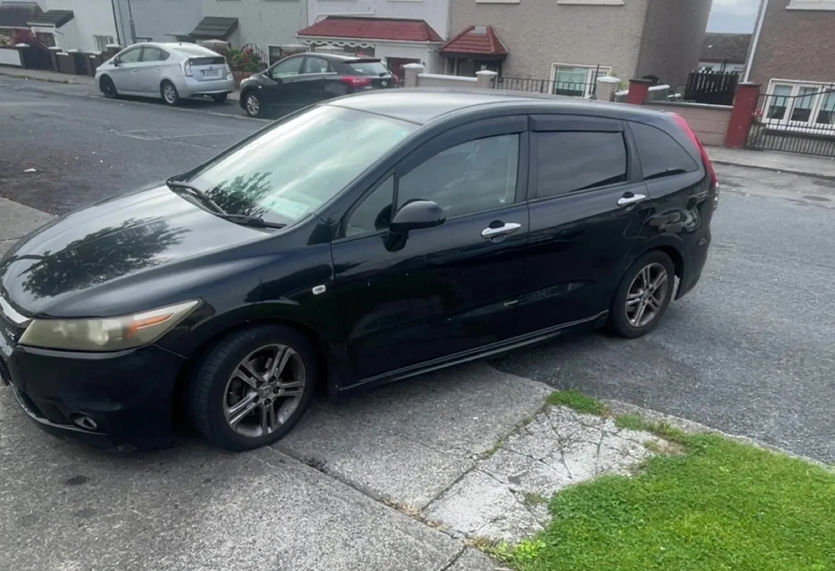 2009 7 seater Honda stream RSZ model - Image 4