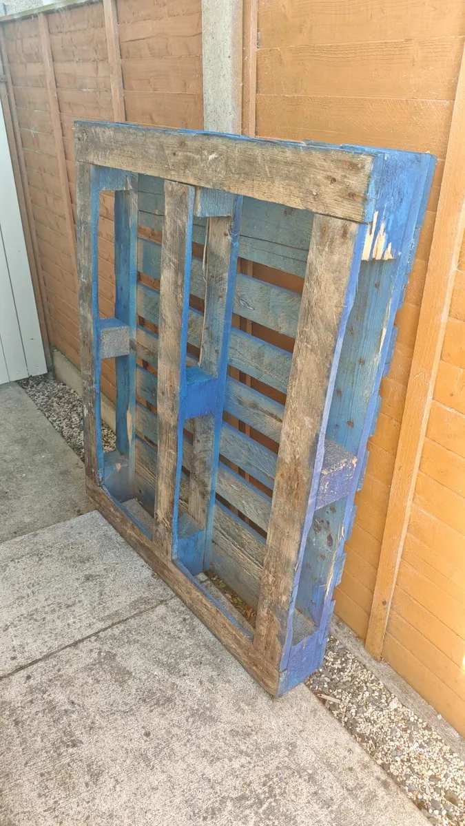 FREE FENCING AND PALLET - Image 4