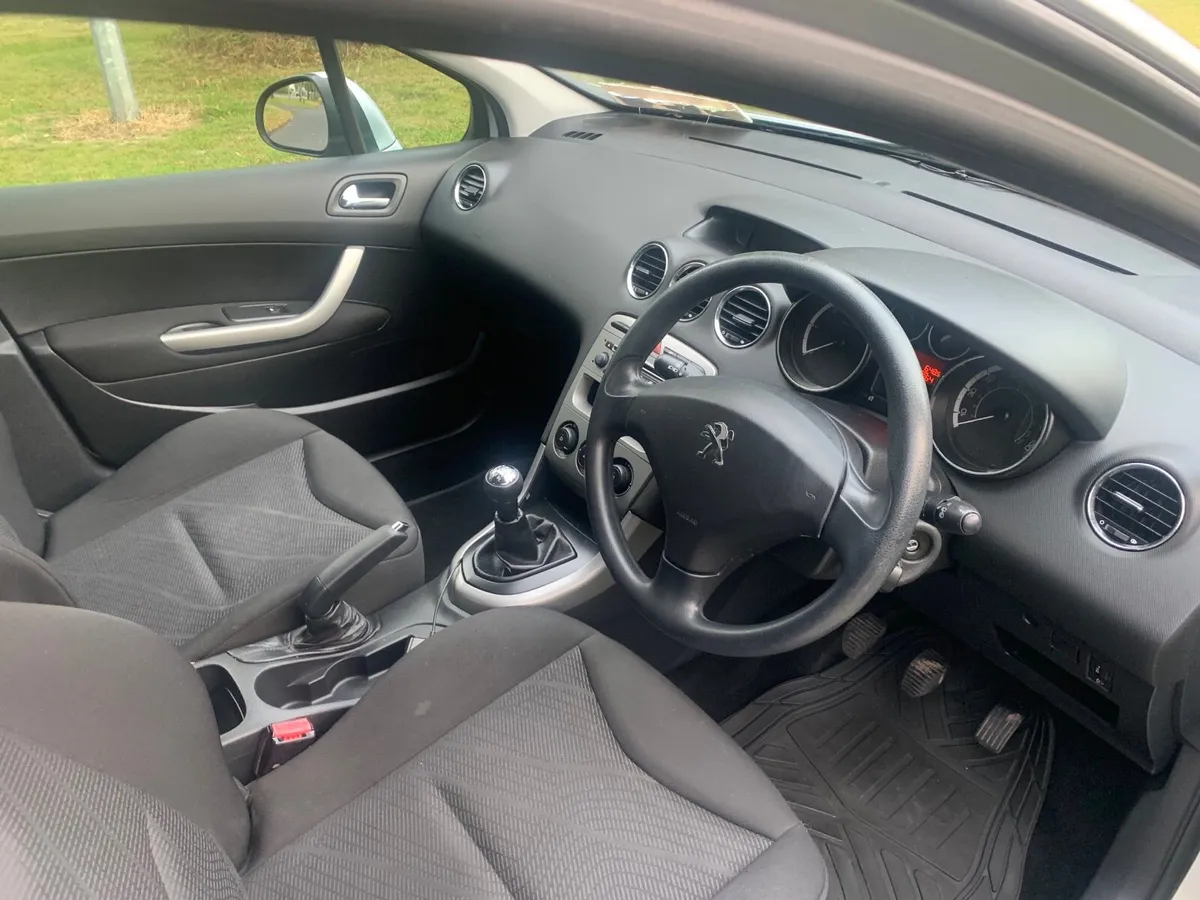 Peugeot 308 LOW MILES NEW NCT - Image 4