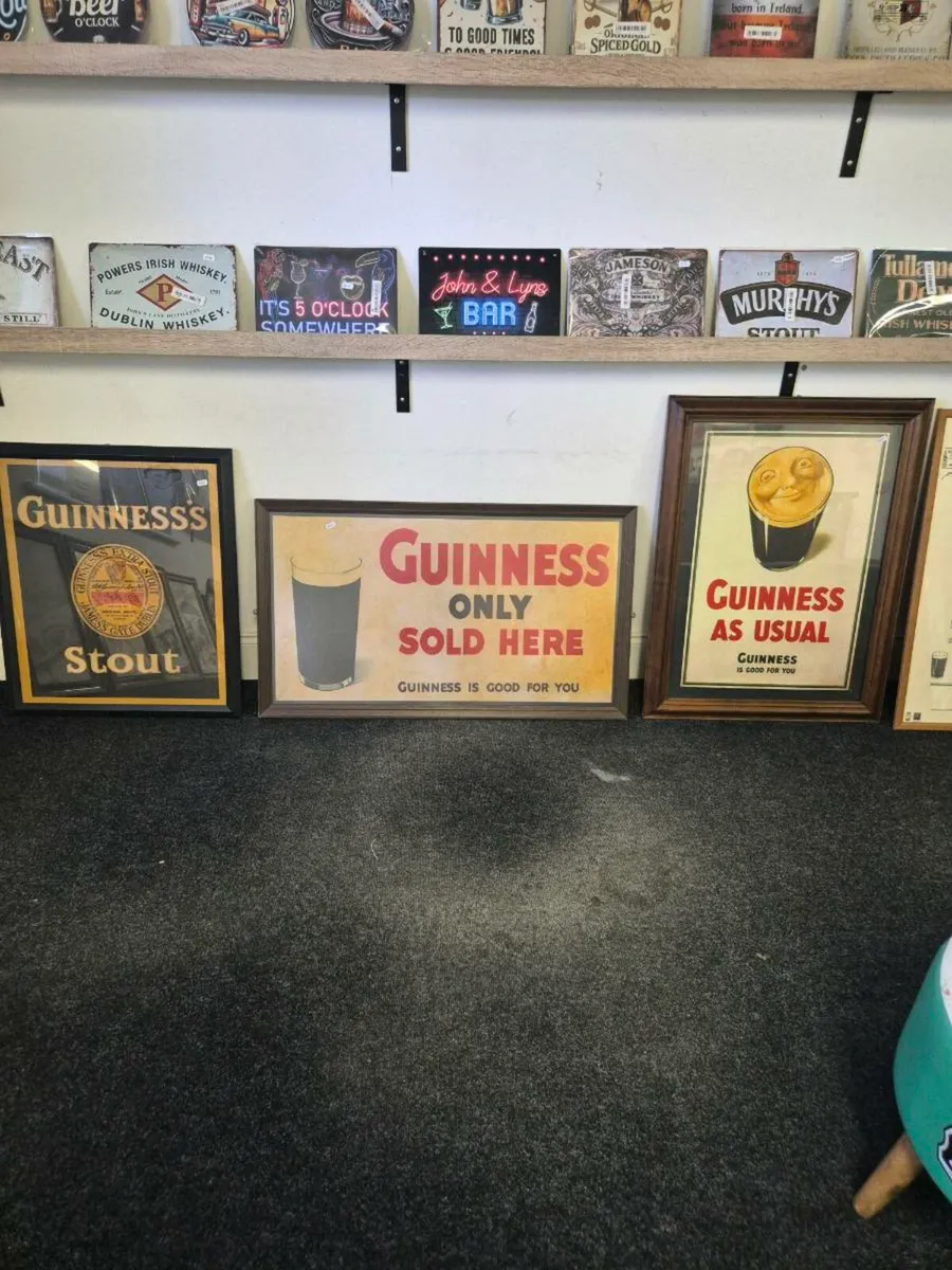Home bar memorabilia - Image 1