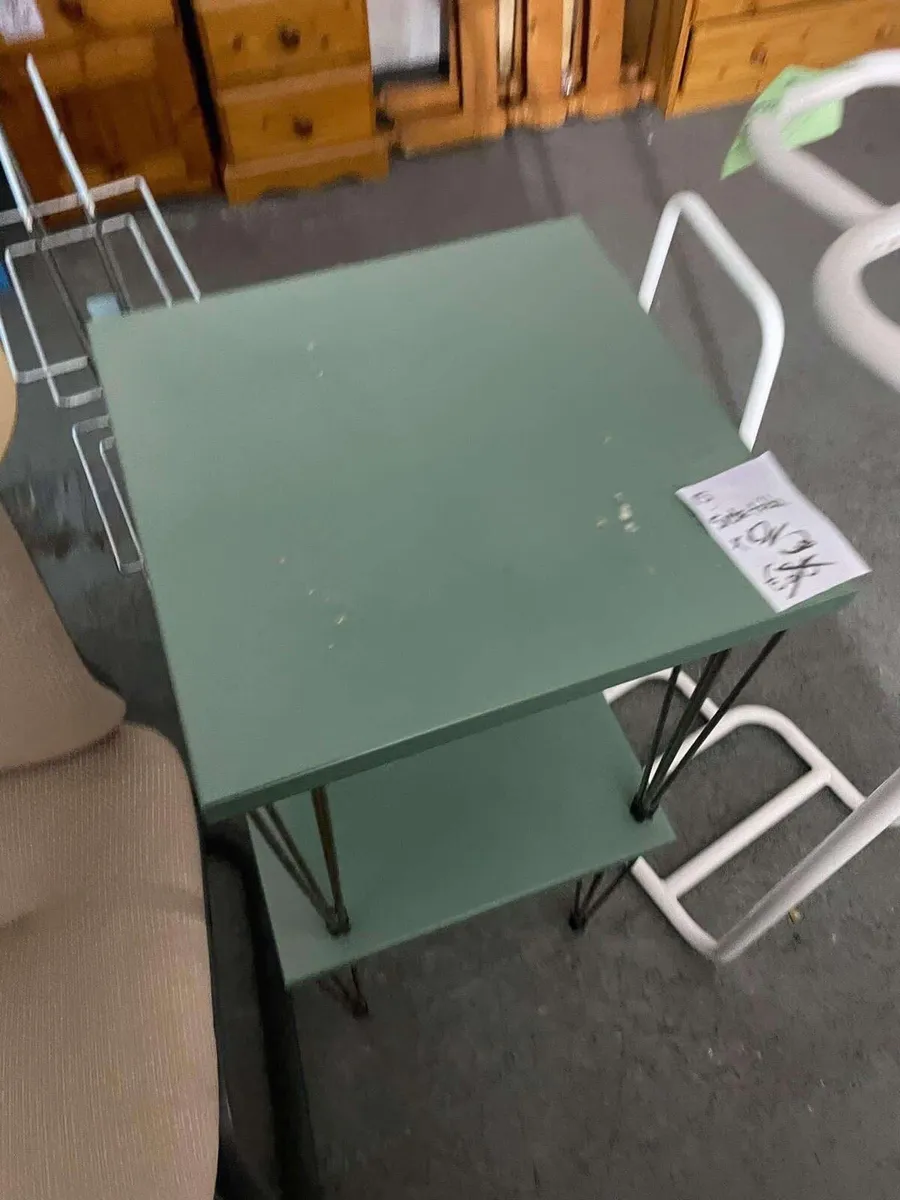 2 matching side tables - Image 3