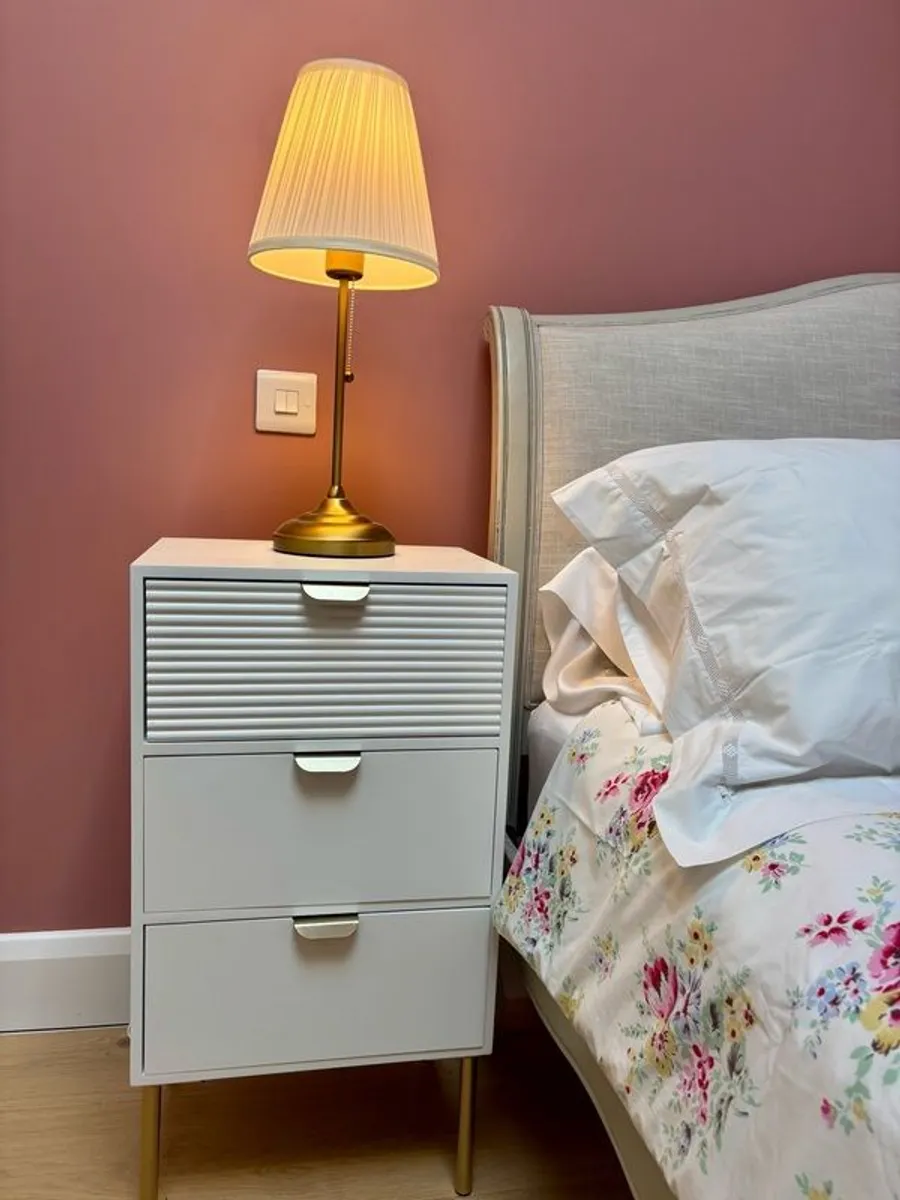 2 bedside lockers - Image 1