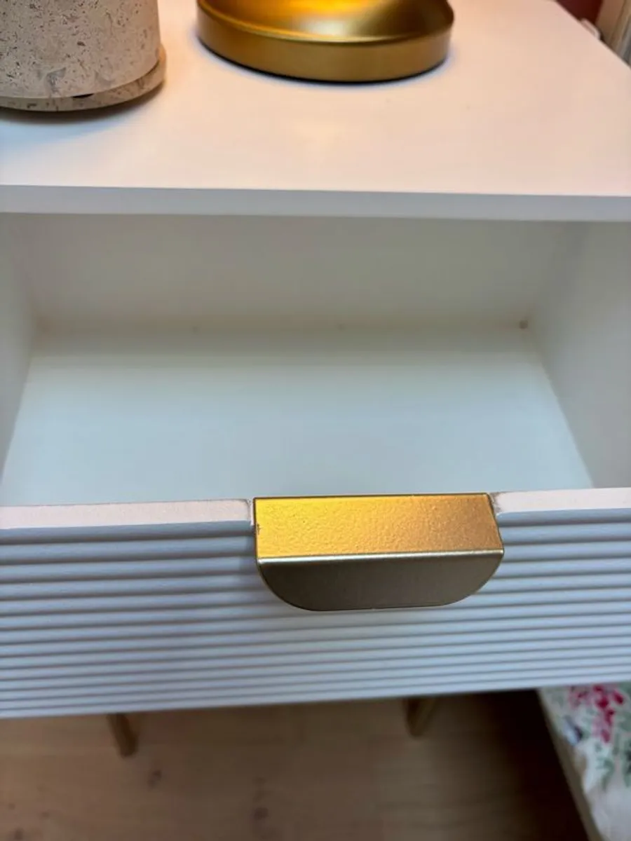 2 bedside lockers - Image 4