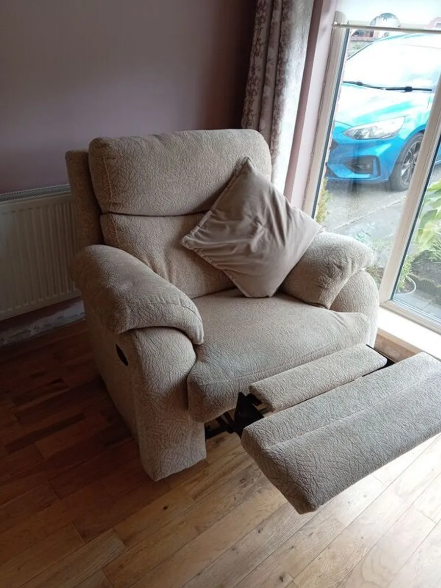 3 Piece Suite of Furniture - Image 3