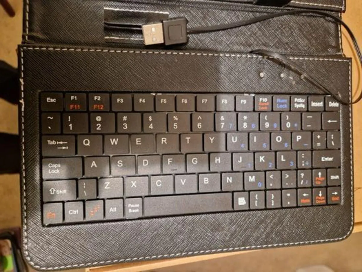 Portable Leather Case USB Keyboard for Tablet - Image 1