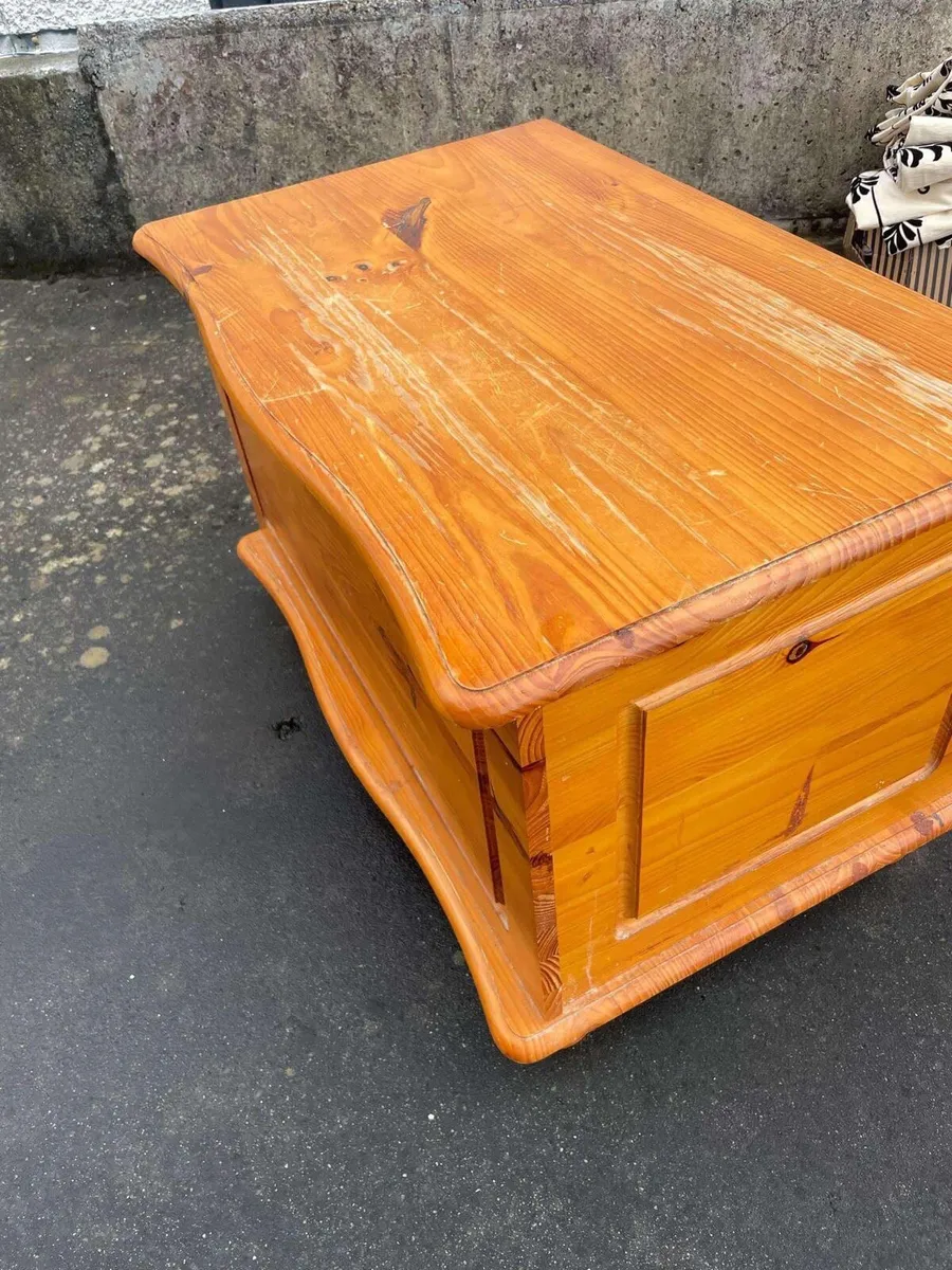 Pine blanket box - Image 3