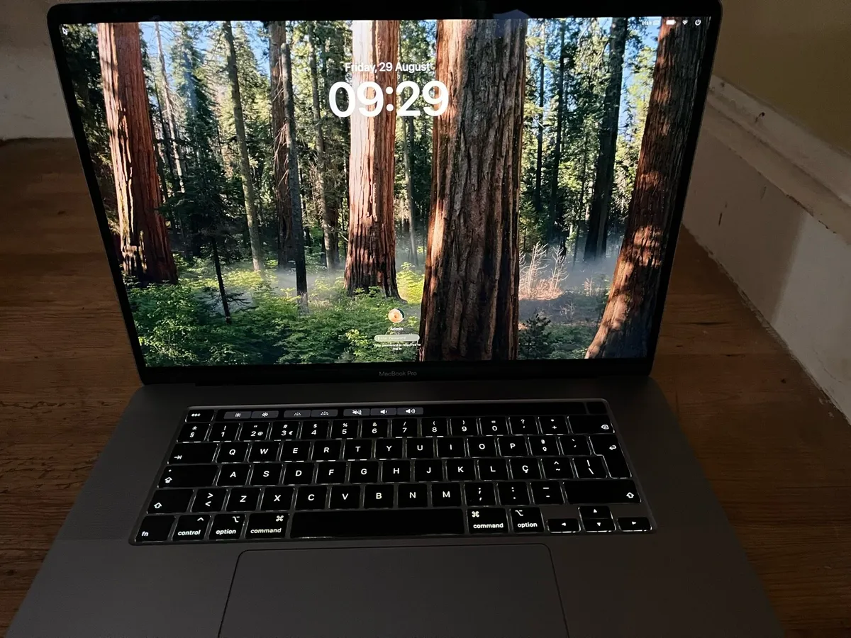 MacBook Pro 2019 64GB 1TB SSD - Image 1