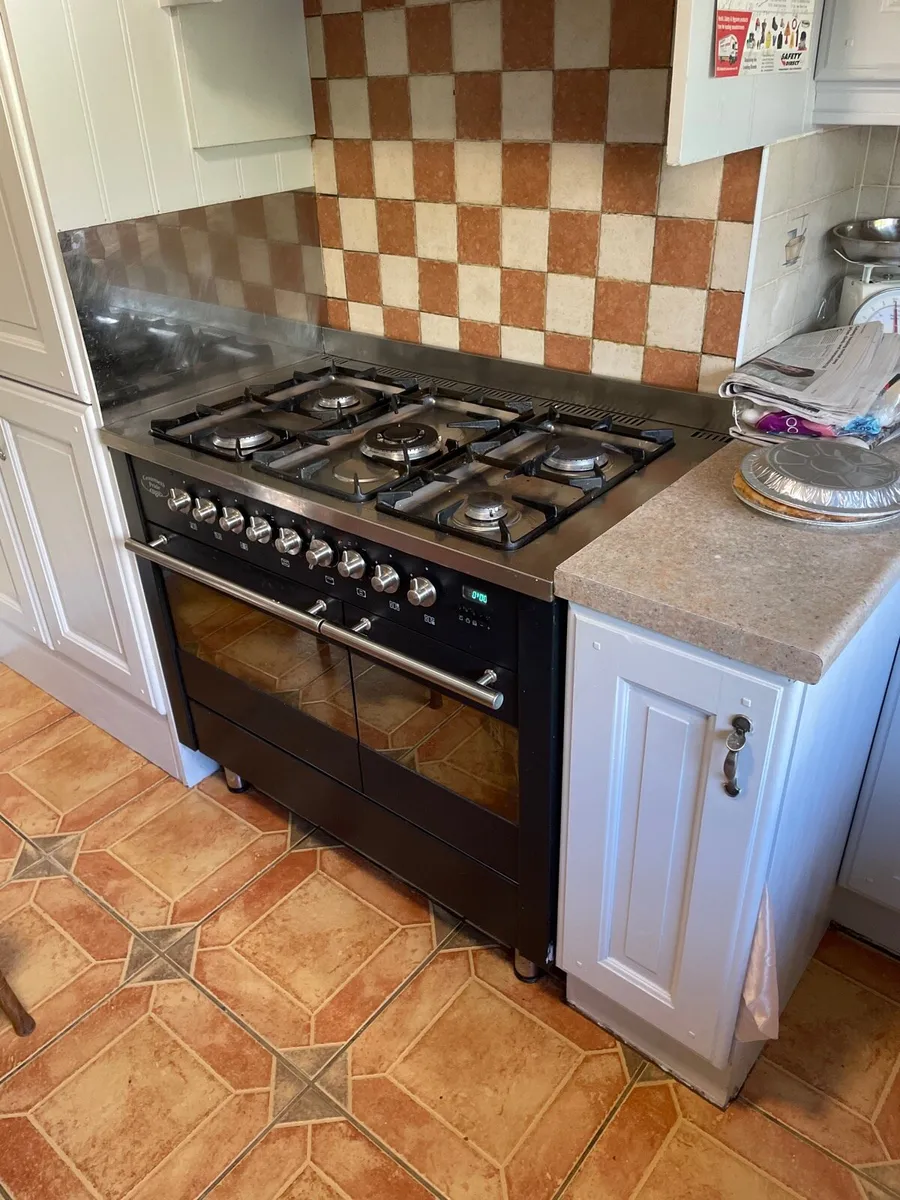 Gas and electric cooker for parts - Image 1