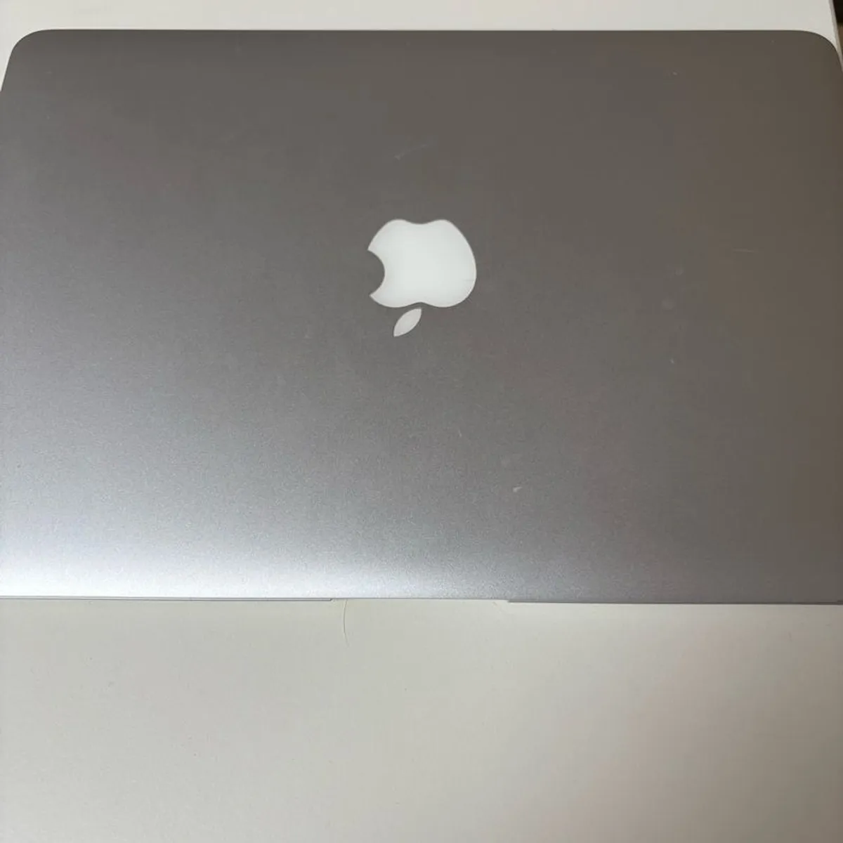 Apple Mac Book Air with fast i7 processor (ideal student laptop) - Image 3
