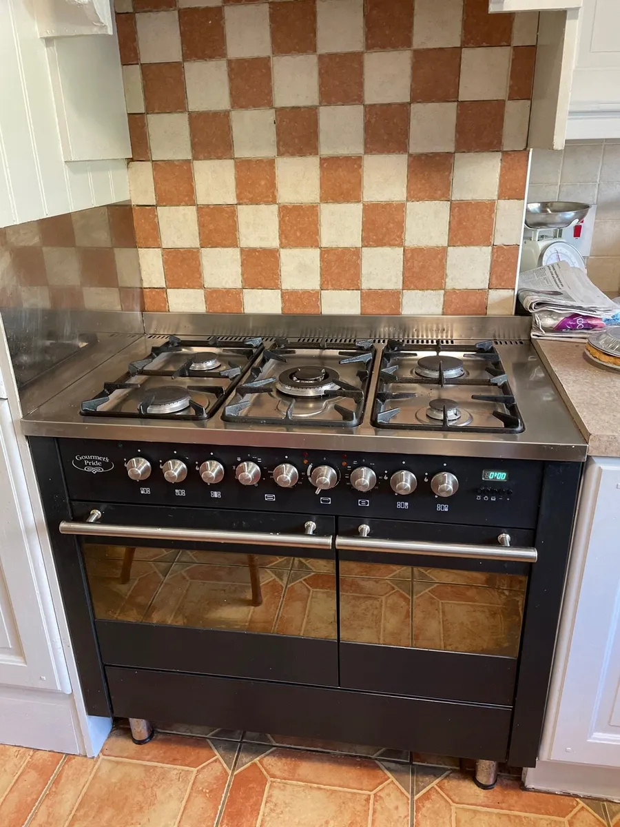 Gas and electric cooker for parts - Image 2