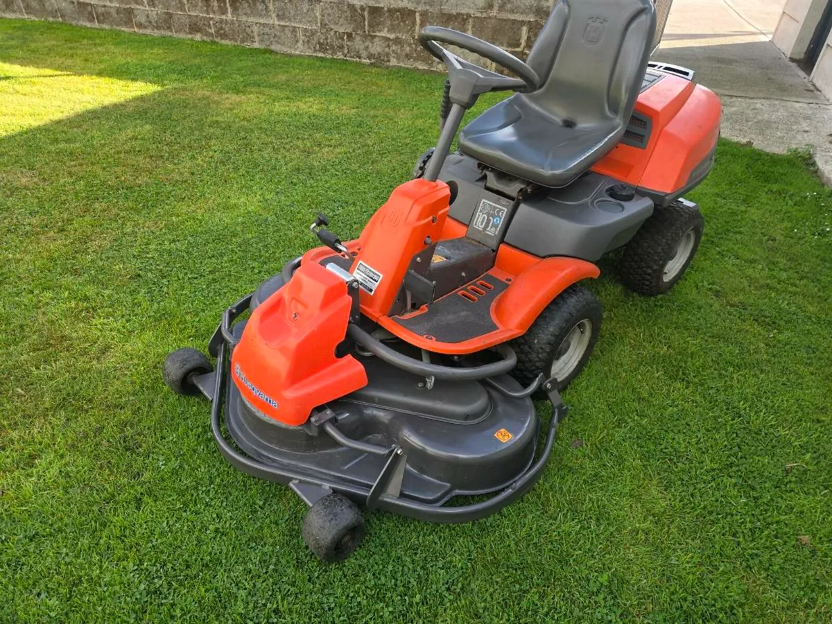 Husquvana 4 whee drive lawnmower for sale - Image 4