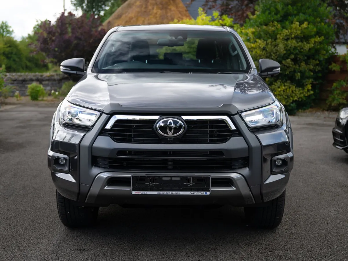 2025 Toyota HILUX  INVINCIBLE  X 2.8 Diesel Auto - Image 2