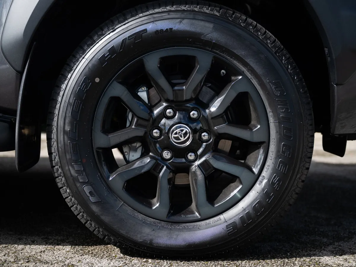 2025 Toyota HILUX  INVINCIBLE  X 2.8 Diesel Auto - Image 4