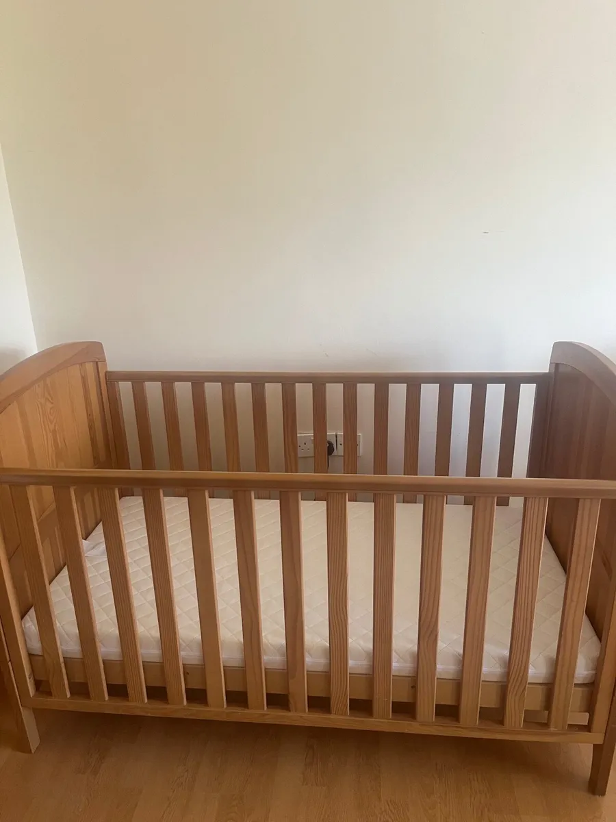 Cot bed - Image 1