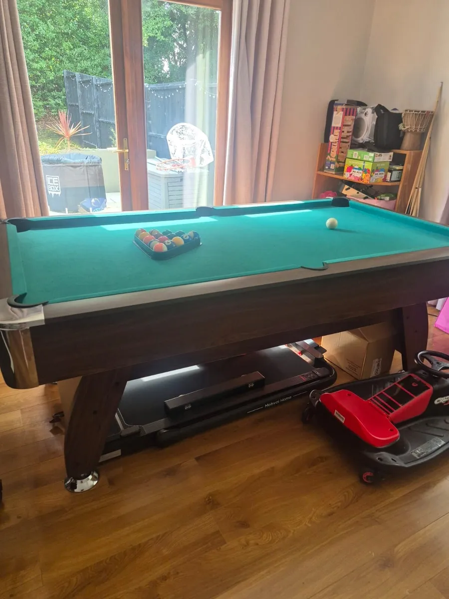 Pool table - Image 1
