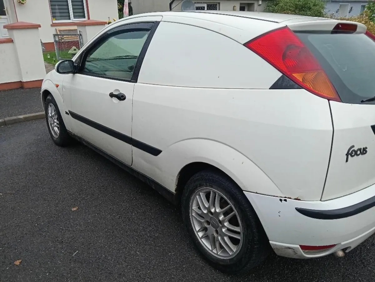 Ford Focus 2004 - Image 2