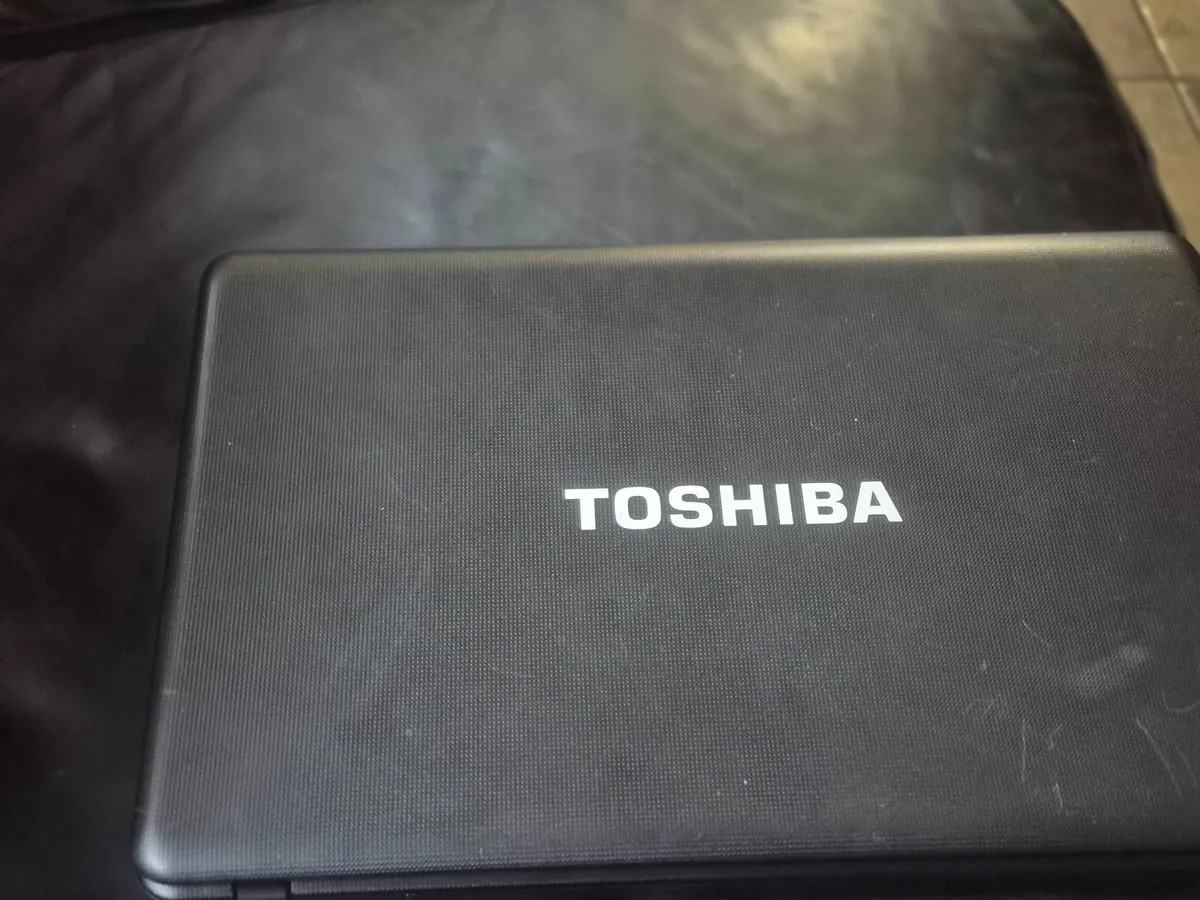 Laptop - Image 3
