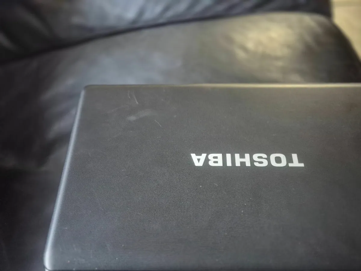 Laptop - Image 4