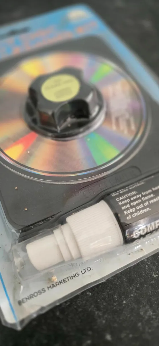 CD / DVD  DISC CLEANING KIT ORIGINALLY PACKED  '90 - Image 1