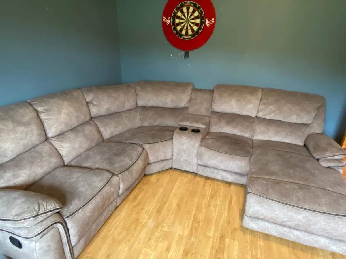 L shaped couch - Image 1