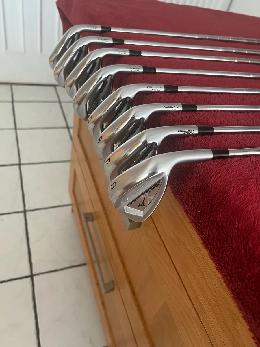 Mizuno JPX 921 Hot Metal irons - Image 2