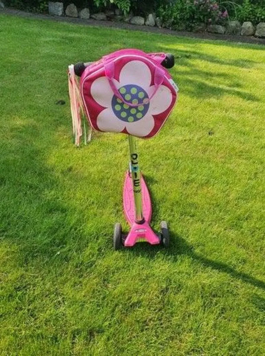 Childs scooter - Image 1