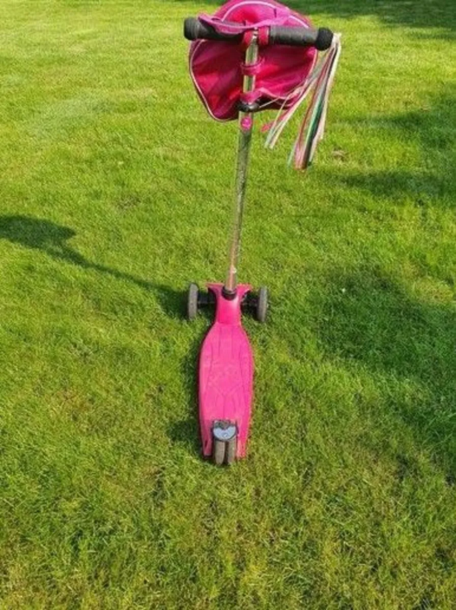 Childs scooter - Image 2